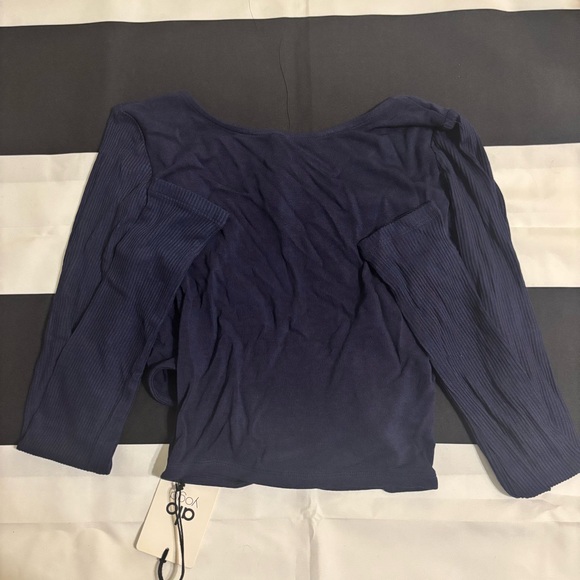 BNWT ALO Yoga Amelia Long Sleeve Crop Top XS - Picture 3 of 6